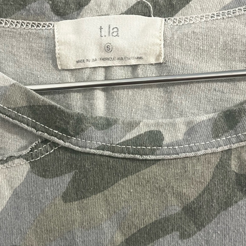 T. La Womens Green Camo Shirt 100% Cotton Casual Size Small - Picture 3 of 4